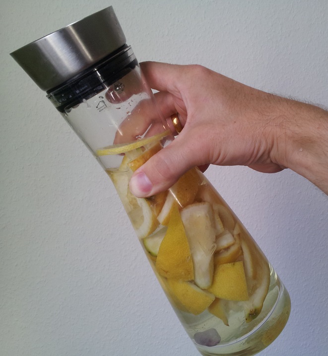 Zitronenwasser für Zitrus Deckelwachs Cocktail